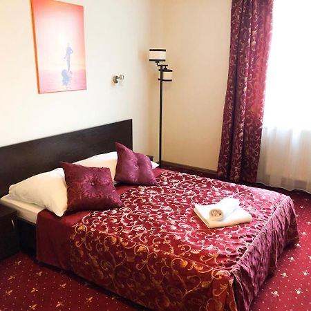 ז'שוב Hotel Korona מראה חיצוני תמונה