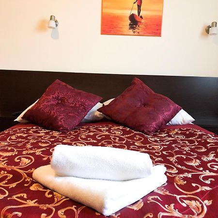 ז'שוב Hotel Korona מראה חיצוני תמונה