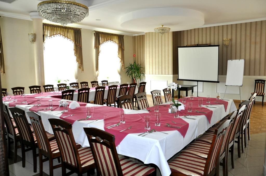 ז'שוב Hotel Korona מראה חיצוני תמונה