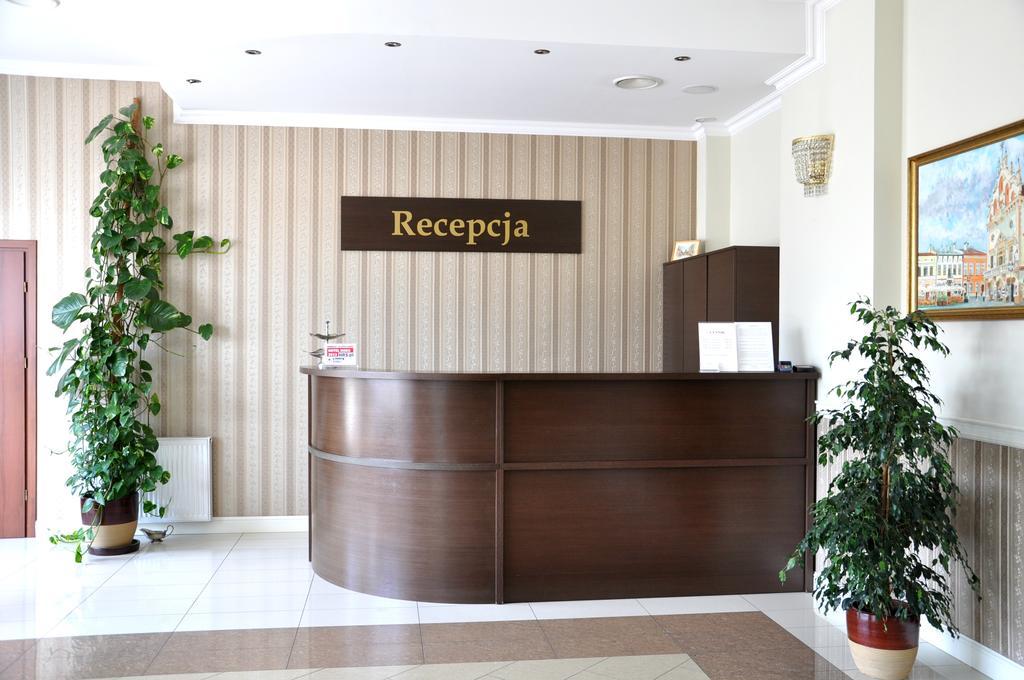 ז'שוב Hotel Korona מראה חיצוני תמונה