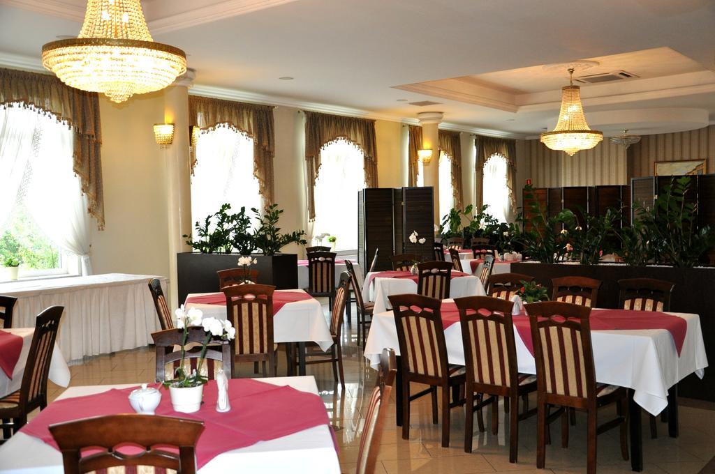 ז'שוב Hotel Korona מראה חיצוני תמונה