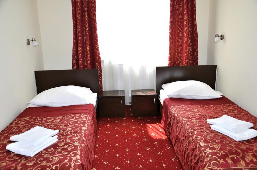 ז'שוב Hotel Korona מראה חיצוני תמונה