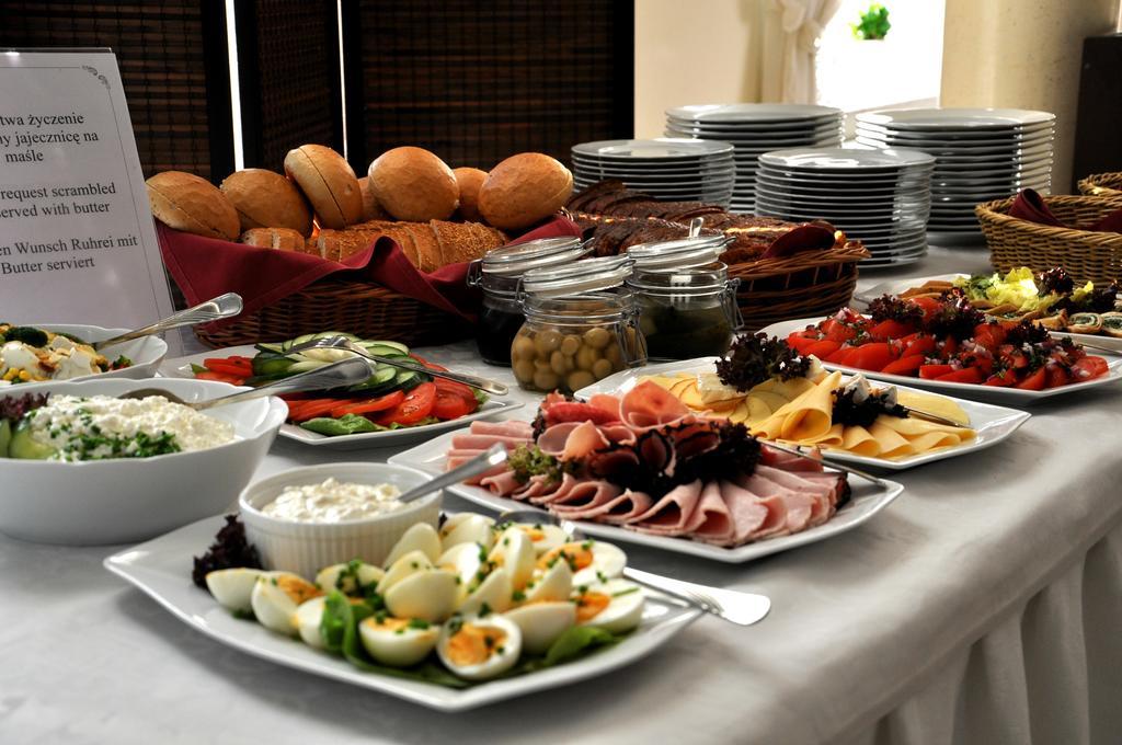 ז'שוב Hotel Korona מראה חיצוני תמונה