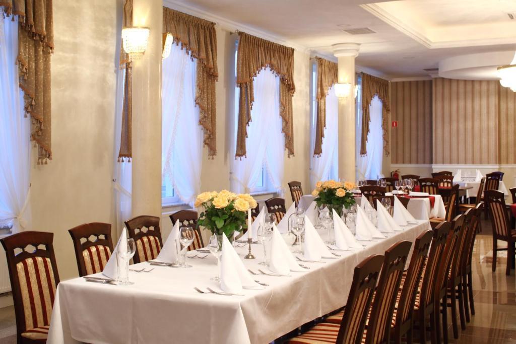 ז'שוב Hotel Korona מראה חיצוני תמונה