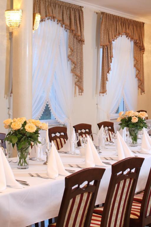 ז'שוב Hotel Korona מראה חיצוני תמונה