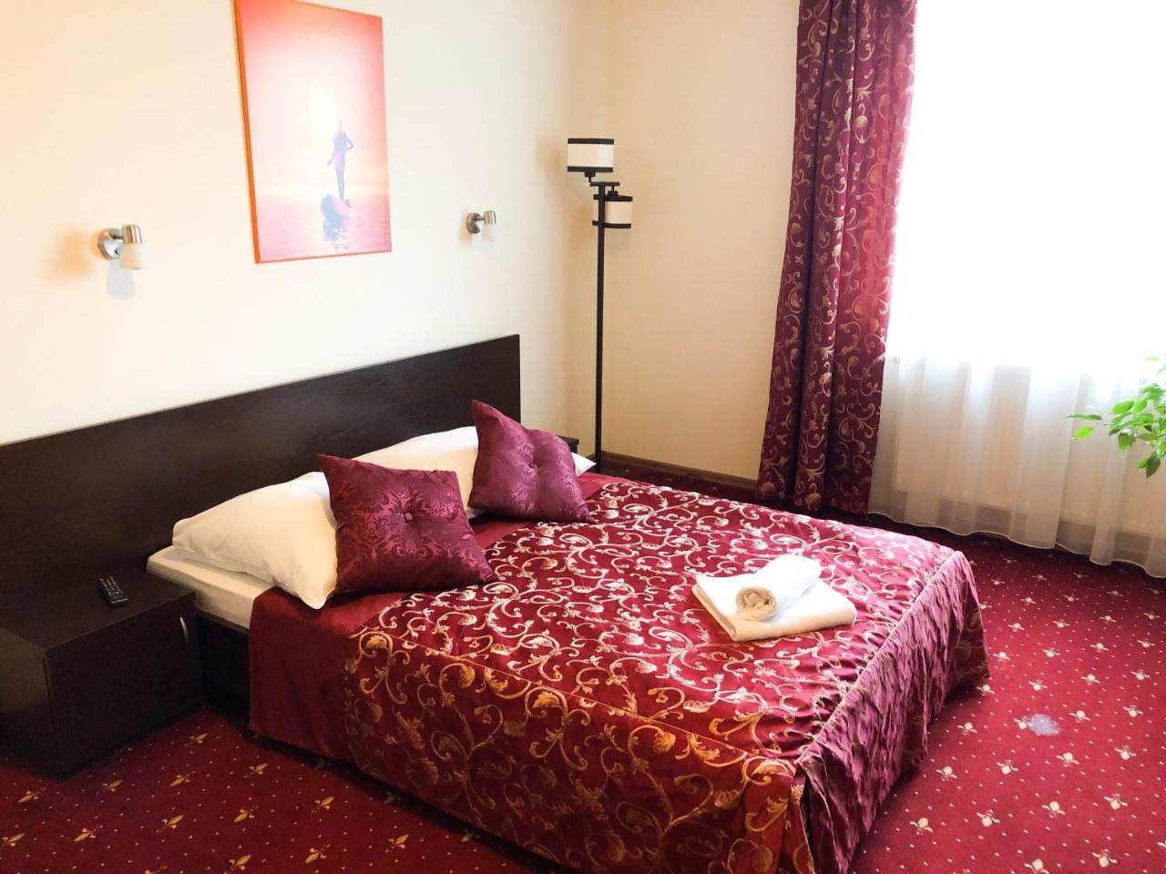 ז'שוב Hotel Korona מראה חיצוני תמונה